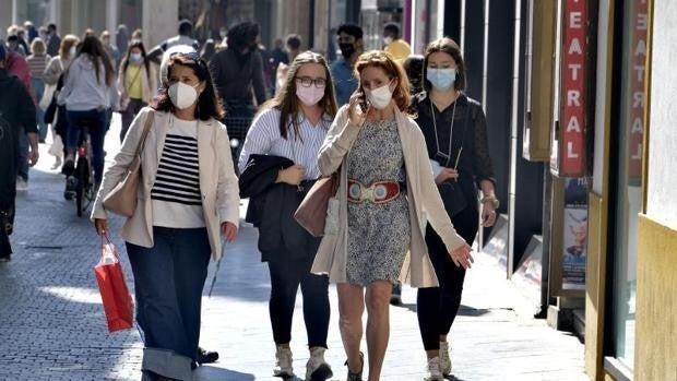 Cuándo se elimina la obligación de llevar mascarilla en exteriores