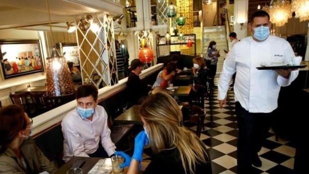 Cuándo quitan la mascarilla en interiores en España