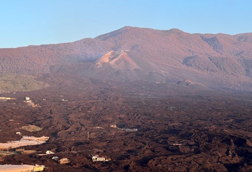 Volcán visto desde la montaña de La Laguna