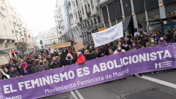 El feminismo clásico contraprograma a Montero y pide su dimisión en el 8-M