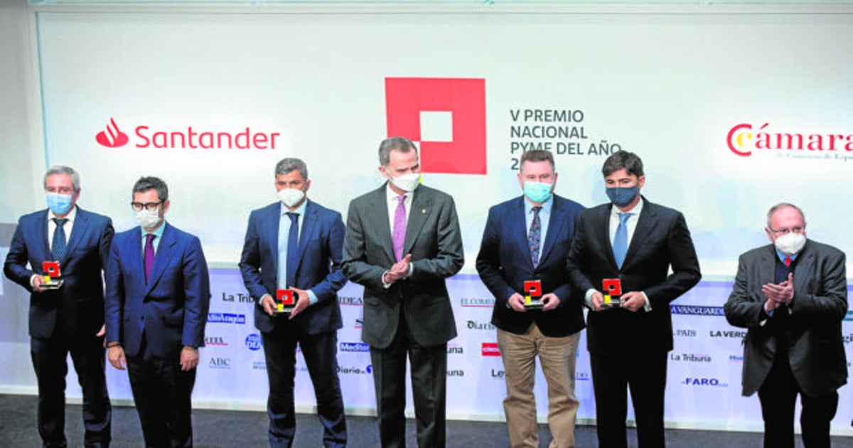 Foto de familia tomada durante la ceremonia de entrega de los galardones // ABC 