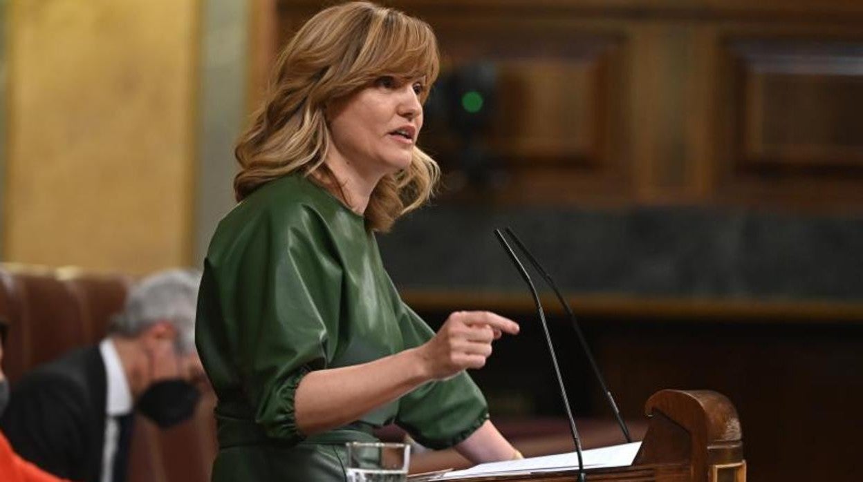 La ministra Pilar Alegría durante su intervención en el Congreso