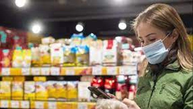 Las mascarillas desaparecerán, pero las empresas decidirán quién las lleva en el trabajo