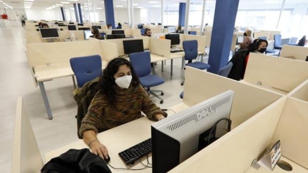 ¿Qué pasará en los centros de trabajo tras el fin de la mascarilla en interiores?