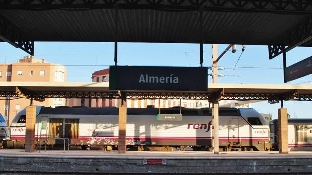 Almería, a seis horas de Madrid 30 años después de que el AVE echara a andar