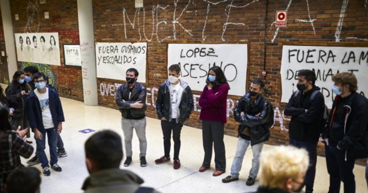 Universidad Complutense de Madrid. Facultad de Ciencias Políticas. Acto organizado por la plataforma Libertad sin Ira en donde acudieron Leopoldo López y Yunior García, entre otros. Grupos de estudiantes de extrema izquierda de la facultad intentaron sabotear el acto, sin éxito