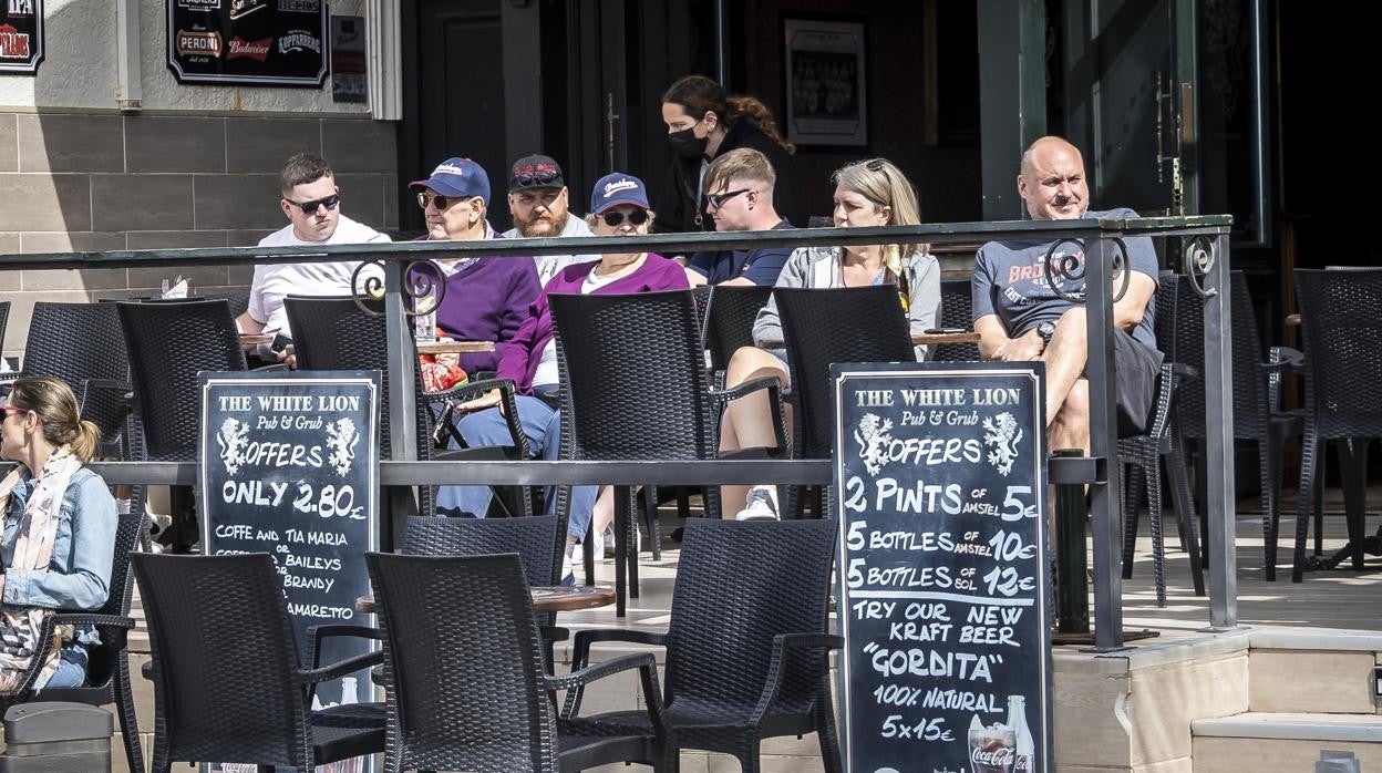 Imagen de archivo de la terraza de un bar.