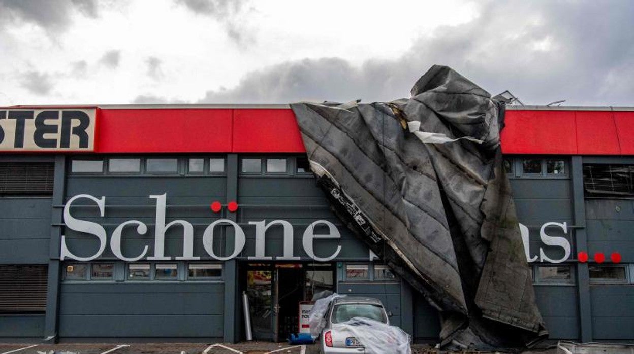 Una tienda de decoración afectada por el tornado