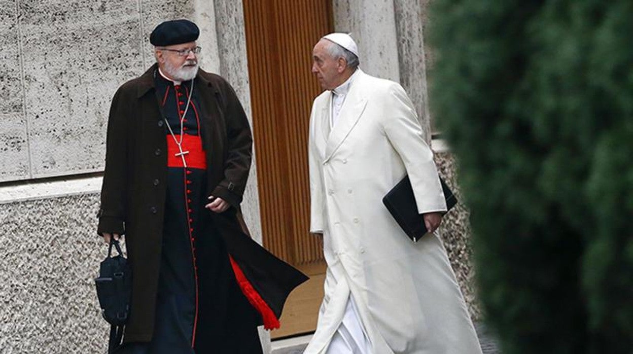 El cardenal Sean Patrick O'Malley junto al Papa Francisco en los momentos previos al consistorio de cardenales de 2015