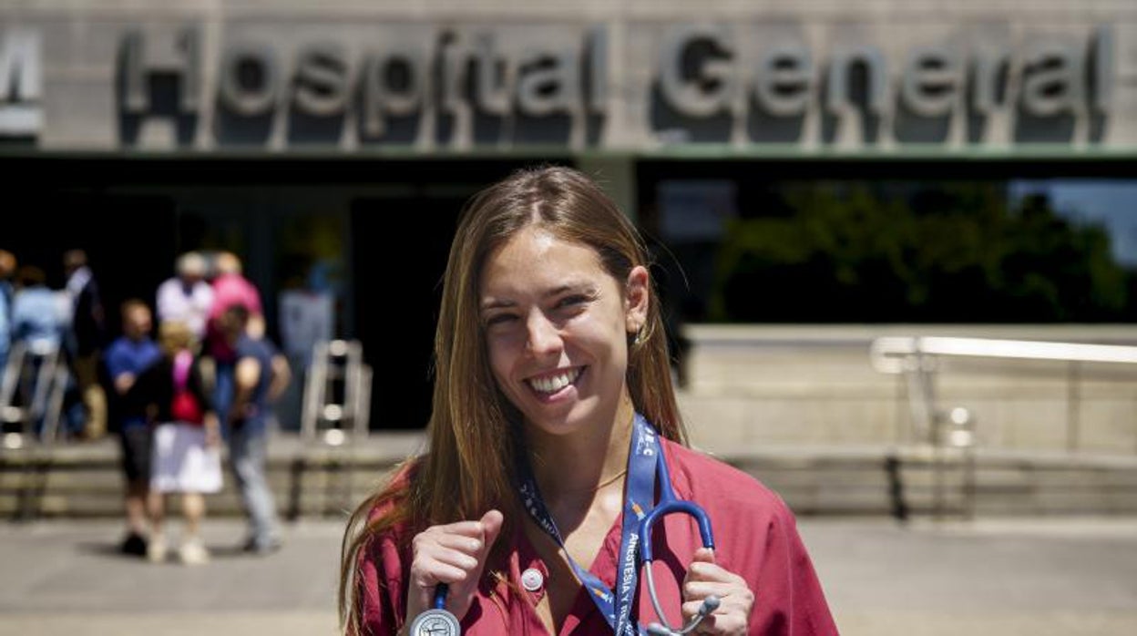 Cristina Guilabert se prepara para anestesista, ha roto la tradición de dos generaciones. Su padre y su abuelo fueron médicos de Familia