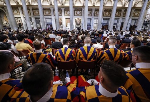 El Papa reza un rosario en conexión con países en guerra y víctimas de la violencia para implorar la paz
