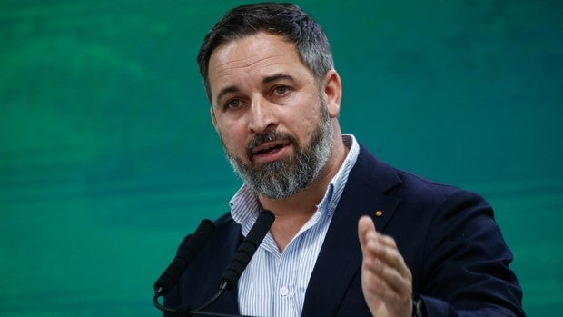 Abascal anuncia medidas por la identificación de Vox con el nazismo en los nuevos libros de texto