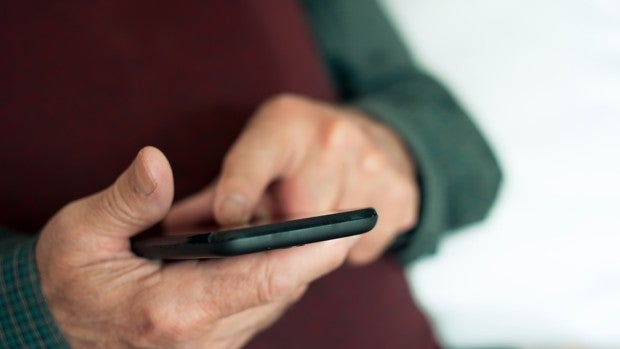 Protección de Datos obliga a un abuelo a borrar de Facebook las fotos de su nieto