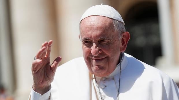 Papa Francisco: «No retoquéis las arrugas para parecer joven, son símbolo de madurez, de vida, de experiencia»