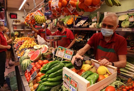 José Luis Gil evita el desperdicio vendiendo ciertos productos a un precio menor