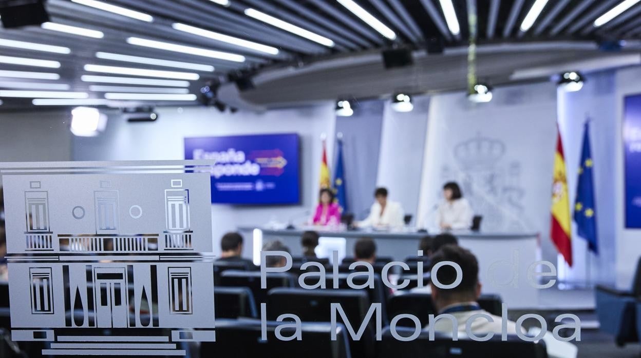 Imagen de la rueda de prensa tras el Consejo de Ministros en el que se aprobó la ley, el pasado martes