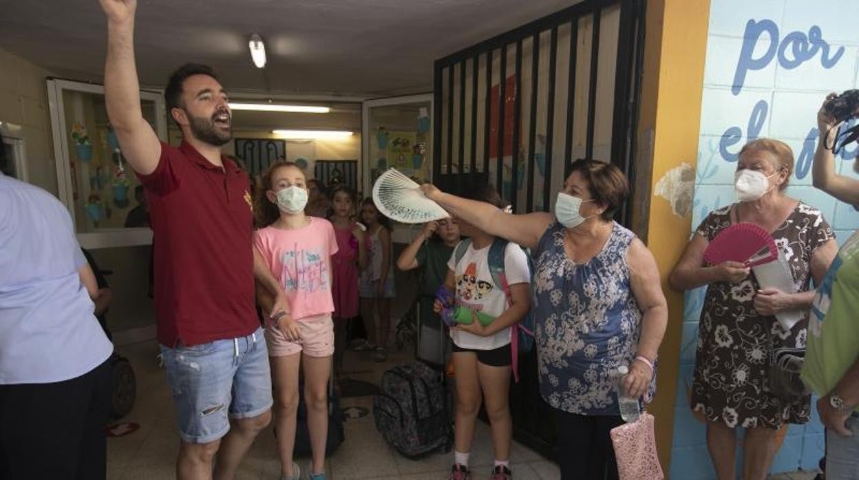 Alumnos de un colegio de Córdoba adelantan su salida por la ola de calor