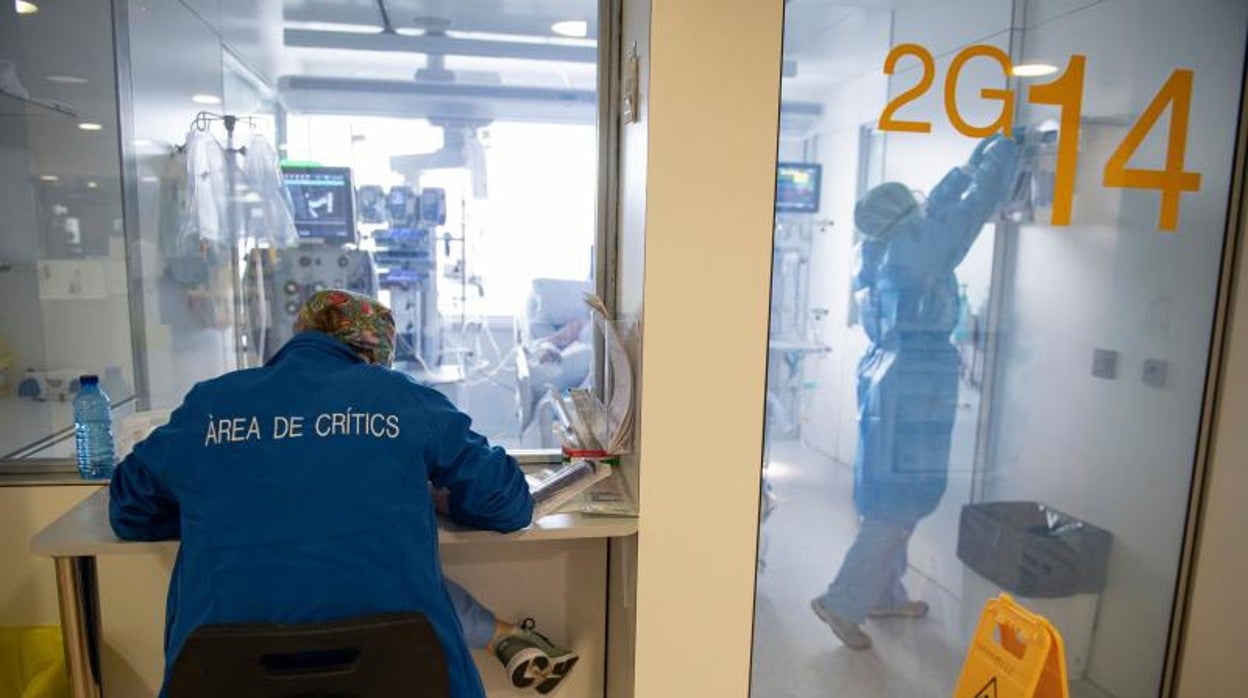 Unidad de Cuidados Intensivos en el hospital de Bellvitge, en Barcelona