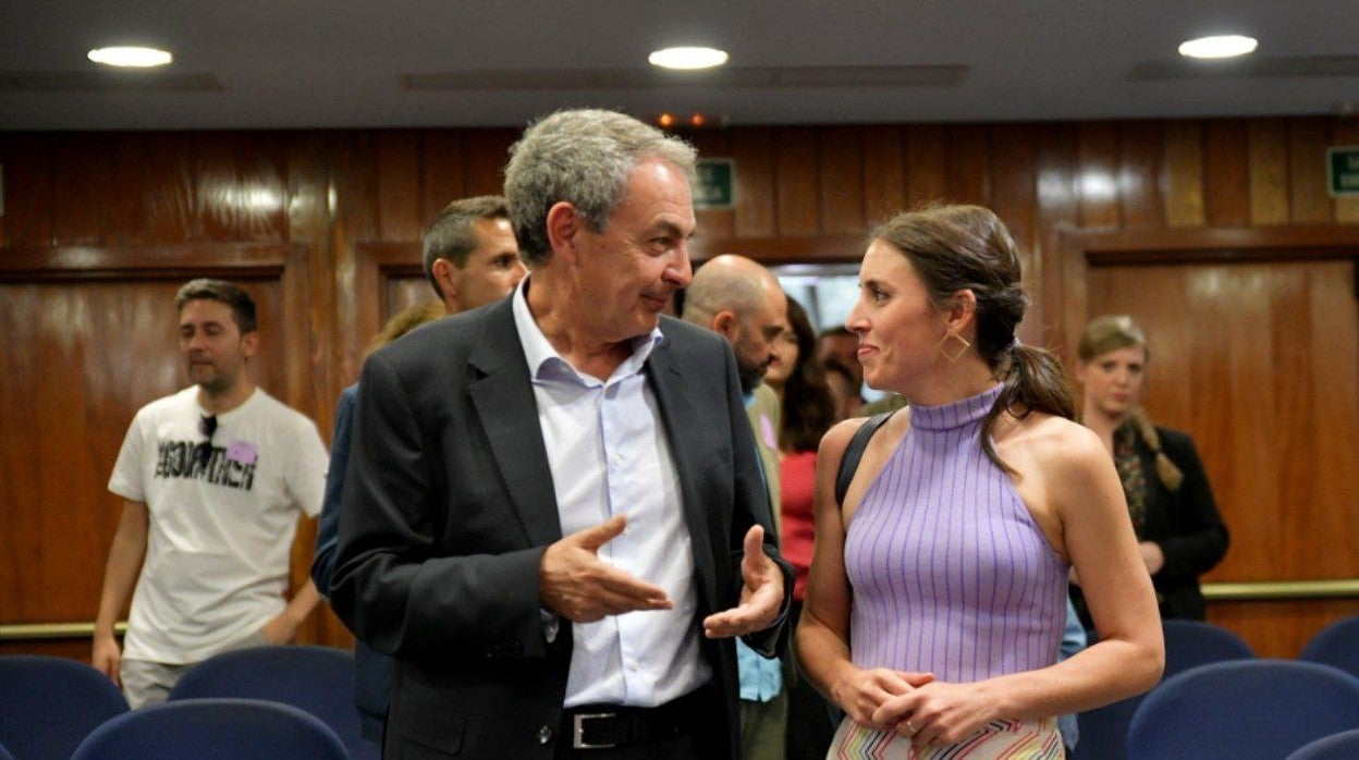 Rodríguez Zapatero e Irene Montero conversan momentos antes del acto