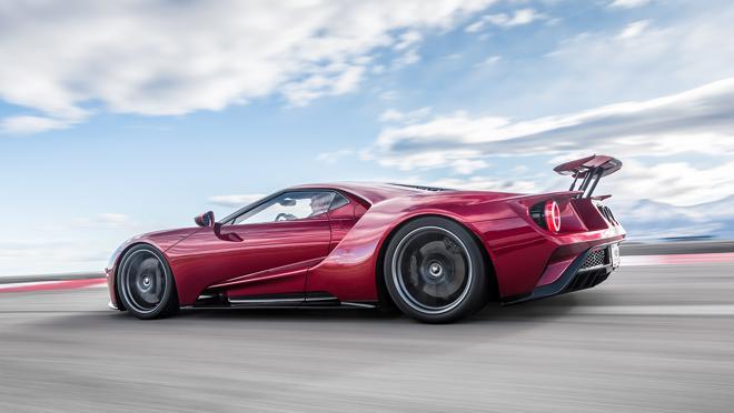 GT en color rojo