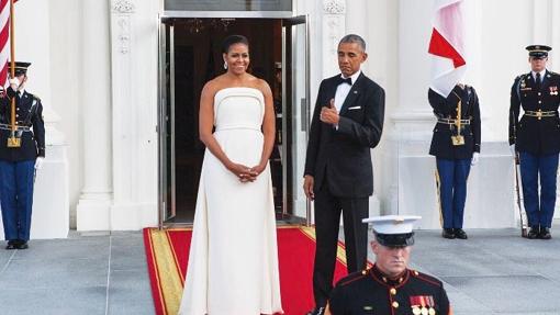 Michelle Obama con un vestido de Brandon Maxwell