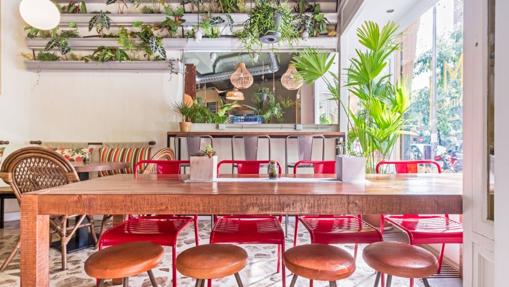 Mesa del salón principal