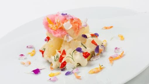 Florilegio: collage de texturas dulces florales, un plato de La Calèndula