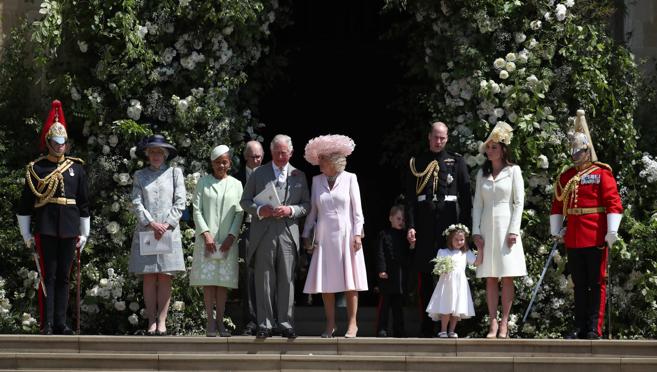La Familia Real posa junto a la decoración floral