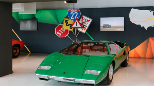 Este pintoresco coche corría en The Cannonball