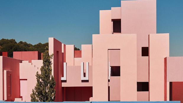 La Muralla Roja: el edificio español que triunfa en Instagram