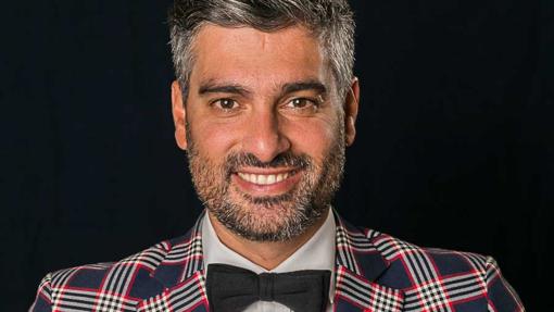 El bartender Diego Cabrera, a punto de abrir el local ‘Viva Madrid’