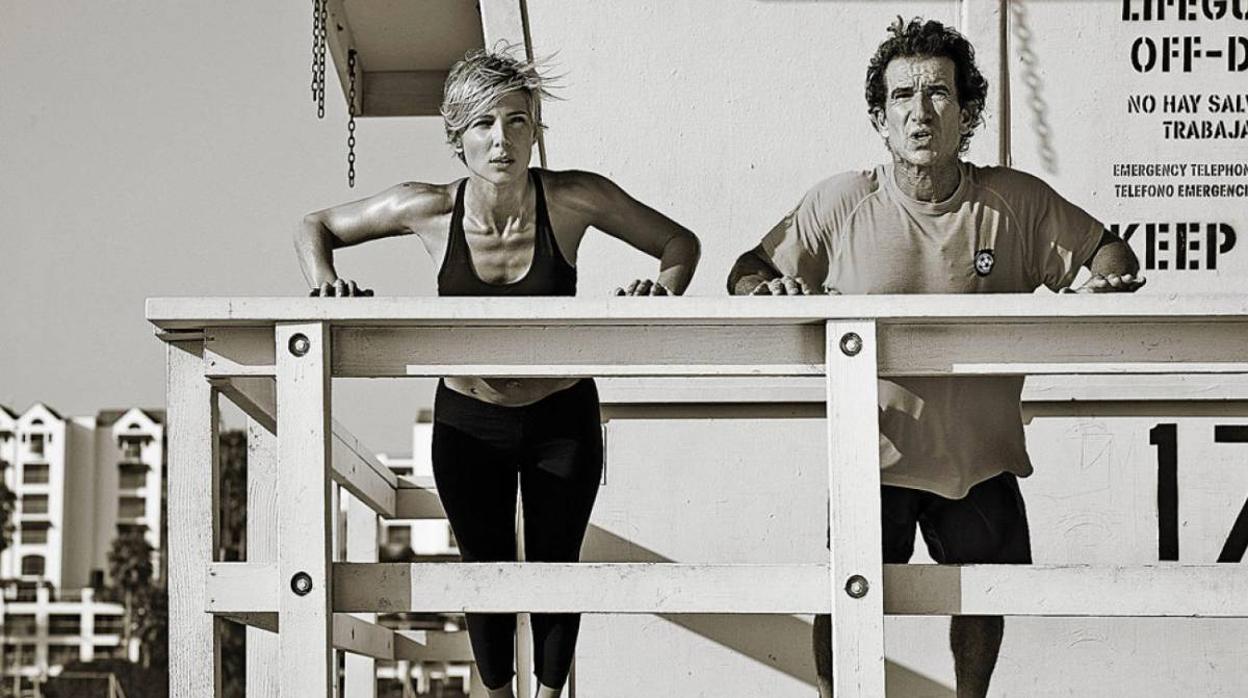 Elsa Pataky junto a Fernando Sartorius, autores de dos libros 'Intensidad Max' y 'Desafío Max'