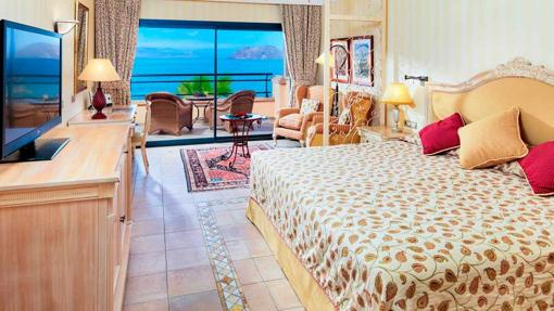 Una de las suites del hotel con vistas al mara