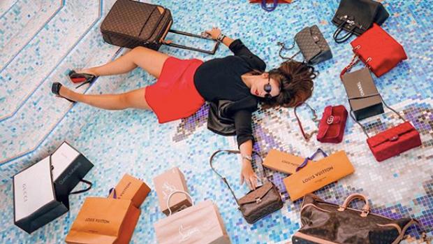 Presumir del lujo en el suelo, la última tendencia de Instagram