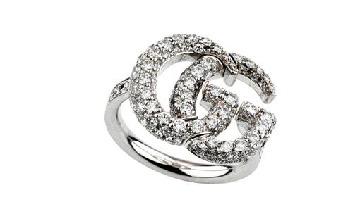 Anillo ancho GG Running en oro blanco y diamantes (precio: 8.900 €)