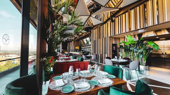 Vista del restaurante del hotel Ginkgo Sky Bar