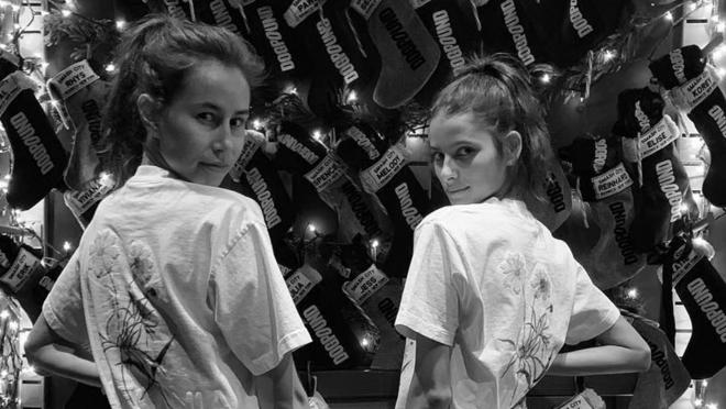 Dos modelos de Victoria's Secret durante su entrenamiento en el local