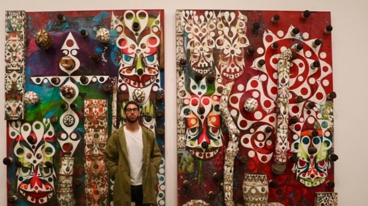 Sergio Ramos posa junto a su obra