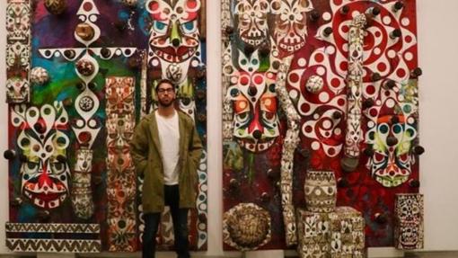 Sergio Ramos junto a su obra