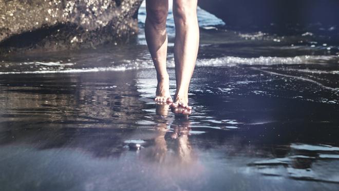 Cómo andar descalzo tonificará tu cuerpo