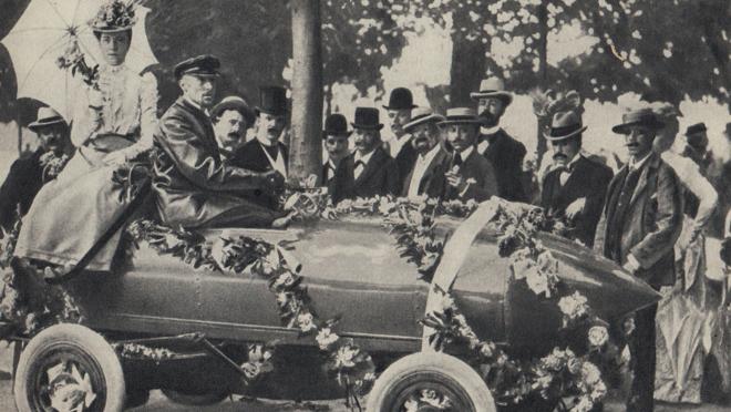 Jenatzy al volante del Jamais contente en 1899