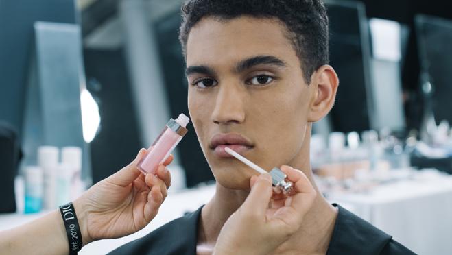 No debemos olvidarnos de un paso tan sencillo como el de hidratar los labios