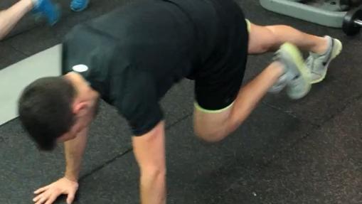 Los mountain climber ayudan a la coordinación