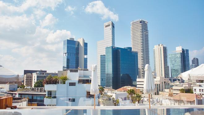 Las vistas de Tel Aviv desde el rooftop del hotel The Norman, de estilo Bauhaus