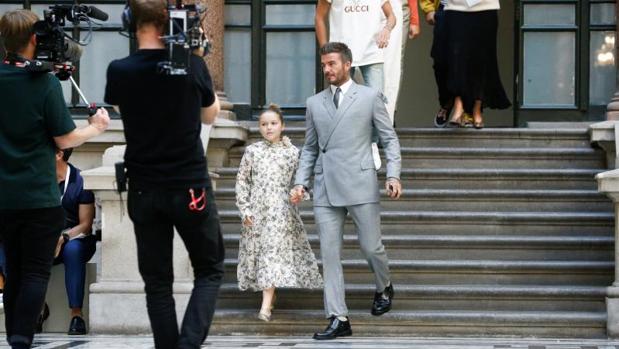 La última lección de estilo de David Beckham o cómo cambiar un look con solo dos básicos de armario