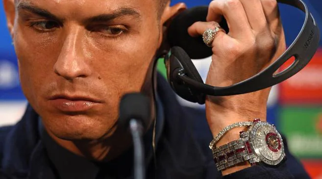 Cuánto cuesta el reloj de Louis Vuitton que usó Messi en el Balón