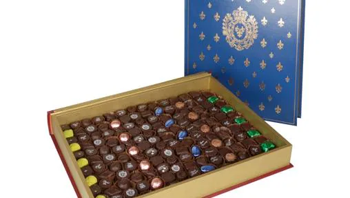 Una caja conmemnorativa de chocolate premium