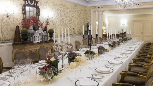 Uno de los comedores del hotel decorado para la ocaisón