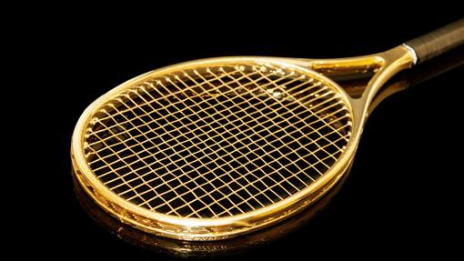 Raqueta hecha con oro