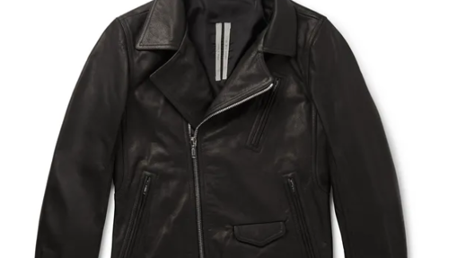 Cazadora de cuero de Rick Owens rebajada de 2 025 euros a 1 418 euros.